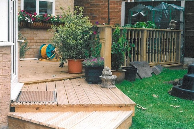 Manchester Fecing Decking Paving Gates Continental Panels Indian Stone Wooden Gates Waney Laps Heavy Duty Vertical Boards Post and Rail Domestic Custom Made To Measure Concrete Posts Concrete Panels Base Panels Wooden Posts Wooden Decking Purgulars Turfing