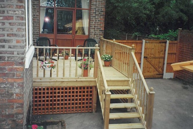 Manchester Fecing Decking Paving Gates Continental Panels Indian Stone Wooden Gates Waney Laps Heavy Duty Vertical Boards Post and Rail Domestic Custom Made To Measure Concrete Posts Concrete Panels Base Panels Wooden Posts Wooden Decking Purgulars Turfing