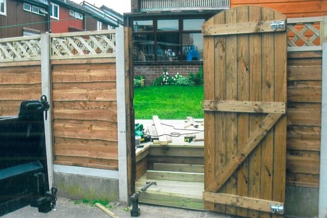 Manchester Fecing Decking Paving Gates Continental Panels Indian Stone Wooden Gates Waney Laps Heavy Duty Vertical Boards Post and Rail Domestic Custom Made To Measure Concrete Posts Concrete Panels Base Panels Wooden Posts Wooden Decking Purgulars Turfing