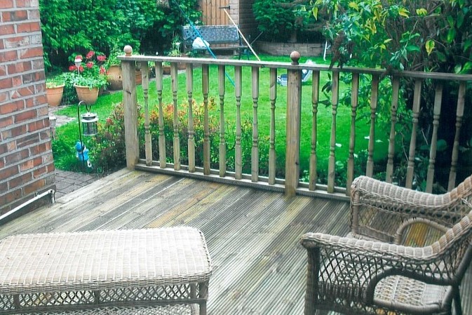 Manchester Fecing Decking Paving Gates Continental Panels Indian Stone Wooden Gates Waney Laps Heavy Duty Vertical Boards Post and Rail Domestic Custom Made To Measure Concrete Posts Concrete Panels Base Panels Wooden Posts Wooden Decking Purgulars Turfing